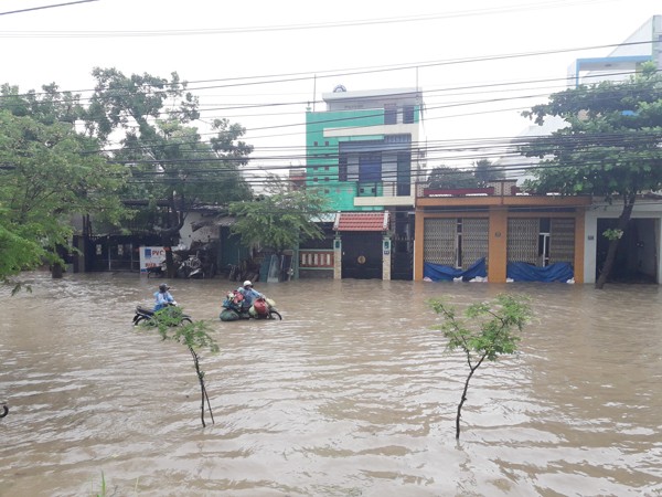 Quy Nhon city, Binh Dinh province during the flooding (Photo: SGGP) Quy Nhon city, Binh Dinh province during the flooding (Photo: SGGP)